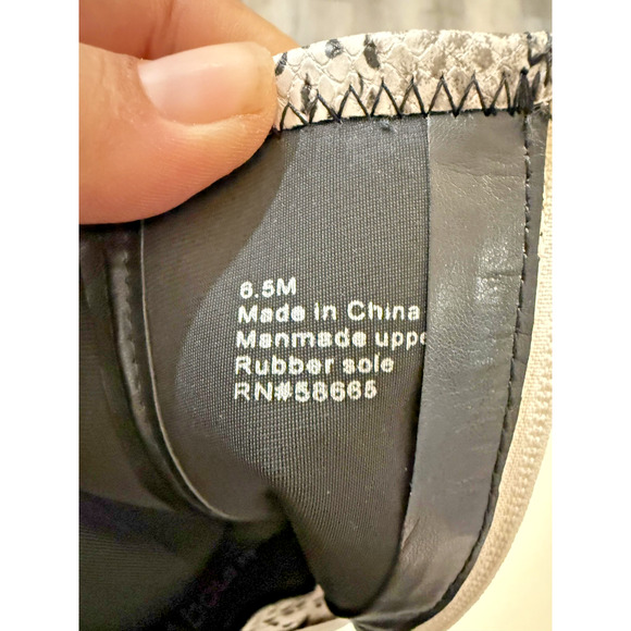 Abound Boots Womens Size 6.5 Snake Print Ankle Pointed Toe Kitten Heel Side Zip - Picture 5 of 5